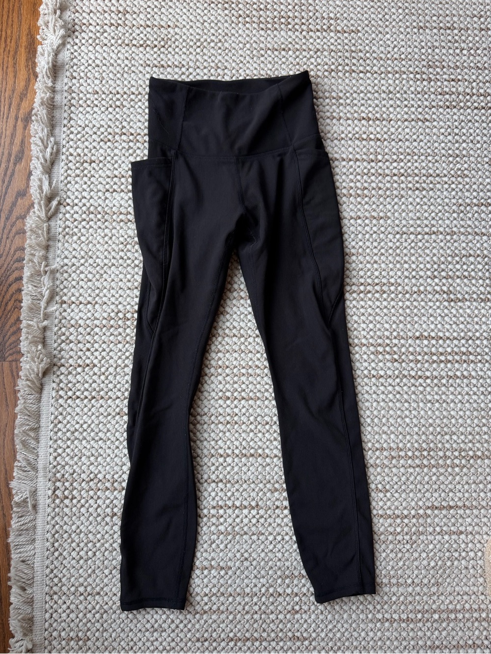 High-Rise Black Yoga Leggings with Side Pockets